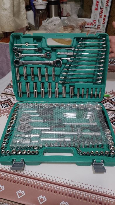 Продам новый набор ключей