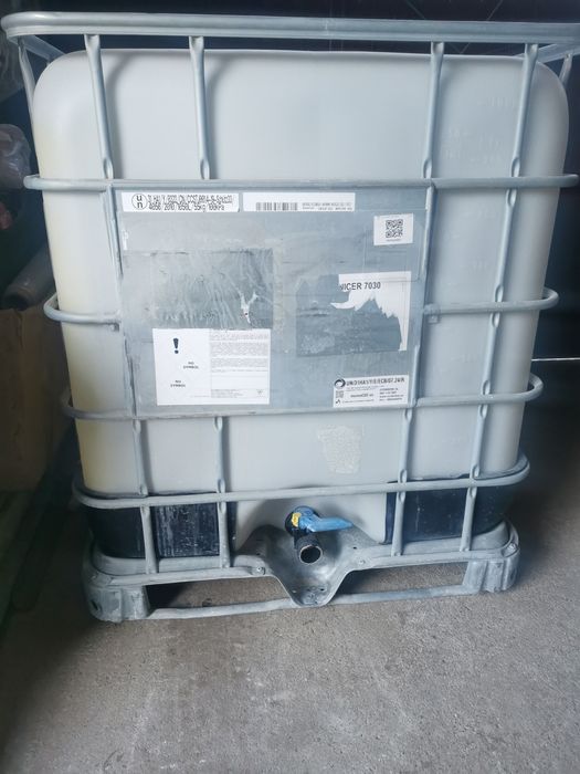 Еднотонни бидони, два за 350 лв еднократно използвани, чисти и измити,