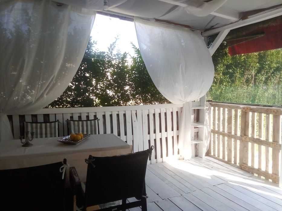 Продава каравана в Кариани, на 100 м. от брега- 8000 евро