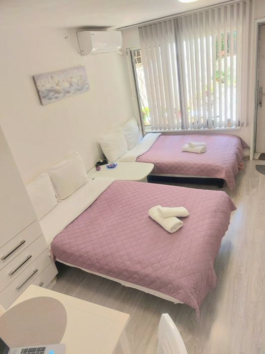 Нощувки Варна- за двама в самостоятелно студио в широк център