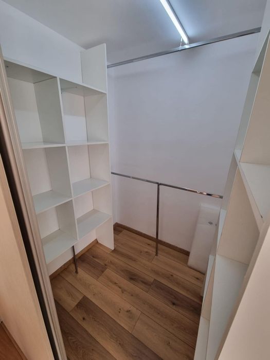 Închiriez apartament