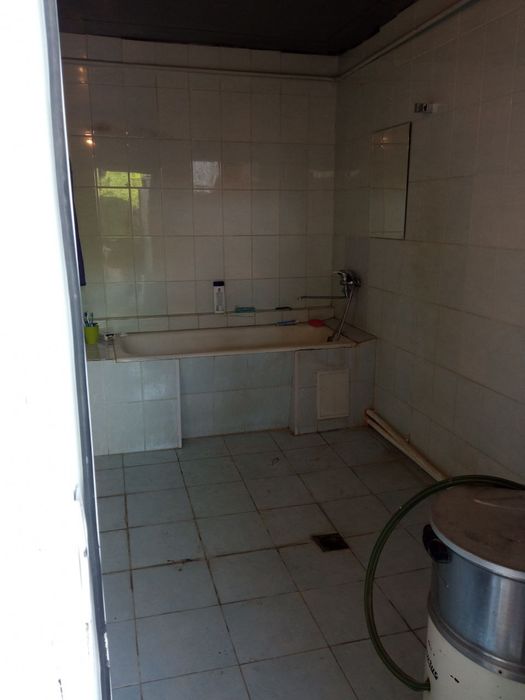 Malika bozor oldidan 6.5 sotix yer hisobida sotiladi