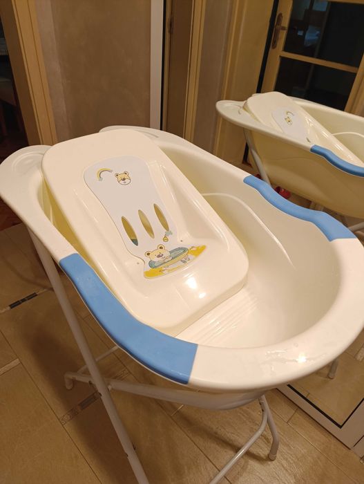 Бебешка вана за къпане със стойка