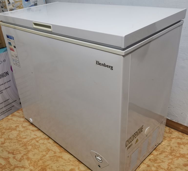 Морозильник Elenberg EL-200C 203 л белый