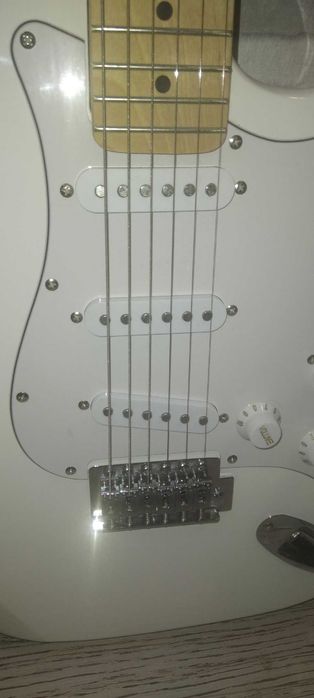 Электрогитара Белая