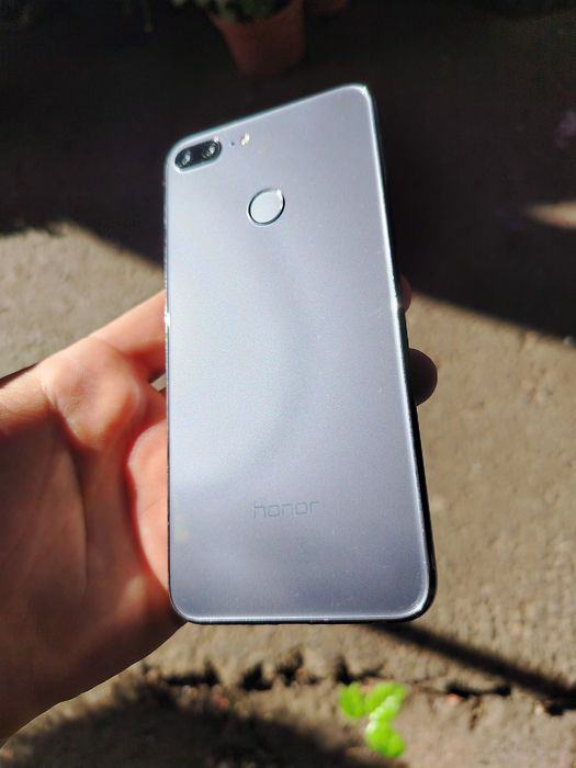 Huawei Honor 9 silver impecabil