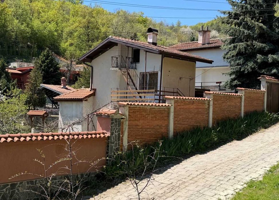 Храбрино-2ра ВЗ, Двуетажна къща