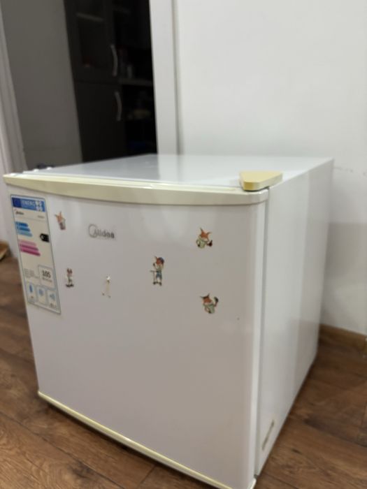 Однокамерный холодильник Midea HS-65LN