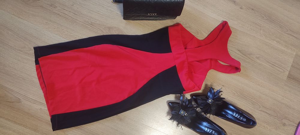 Червена рокля с цип , размер С