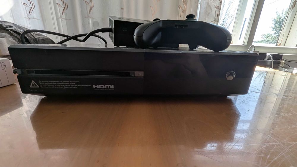 XBOX ONE 500ГБ с играм и адаптером