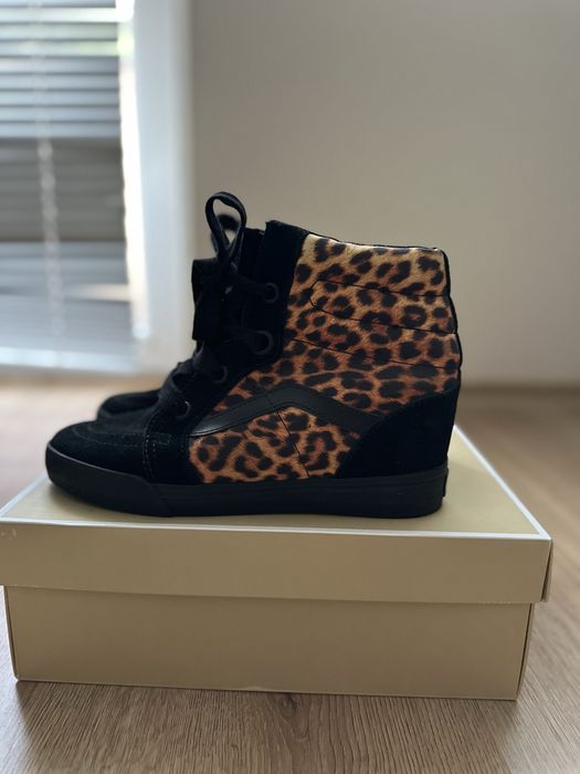 Vans “off the wall” кецове с черно и леопард