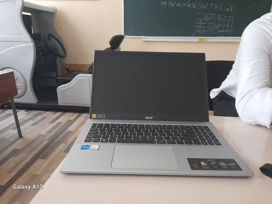 Kompyuter acer sotiladi yangi 5 oy