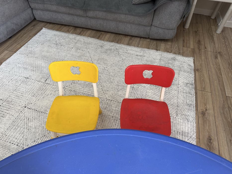 Детский стол со стулями