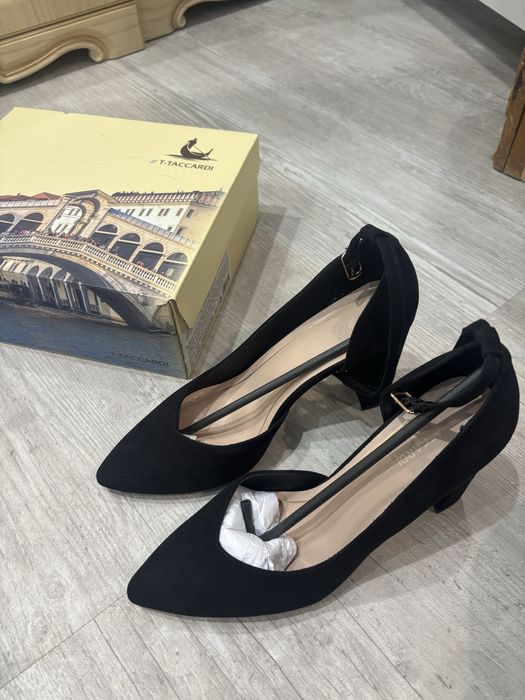 Продаю новые чёрные туфли, 38 размер, каблук 7,5 см.