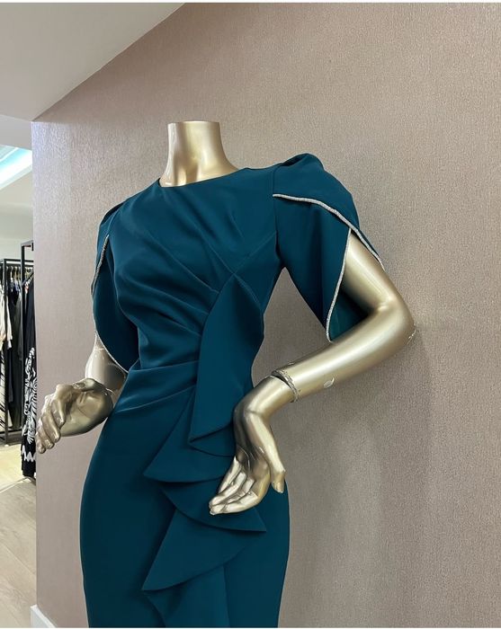 Продаю платье новое