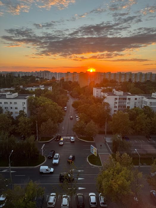 Proprietar, Închiriez garsoniera Titan