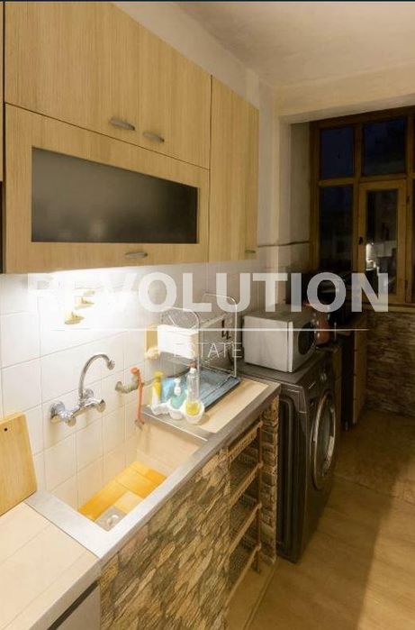 Дава се под наем Тристаен апартамент в Варна, Център - 80 кв.м за 498.27 € - Снимка #4