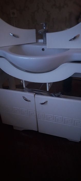 Продам срочно раковину с шкафом