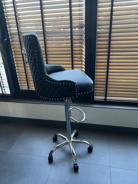 Бар стол на колелца Lyon с 24м гаранция и безплатна доставка до офис