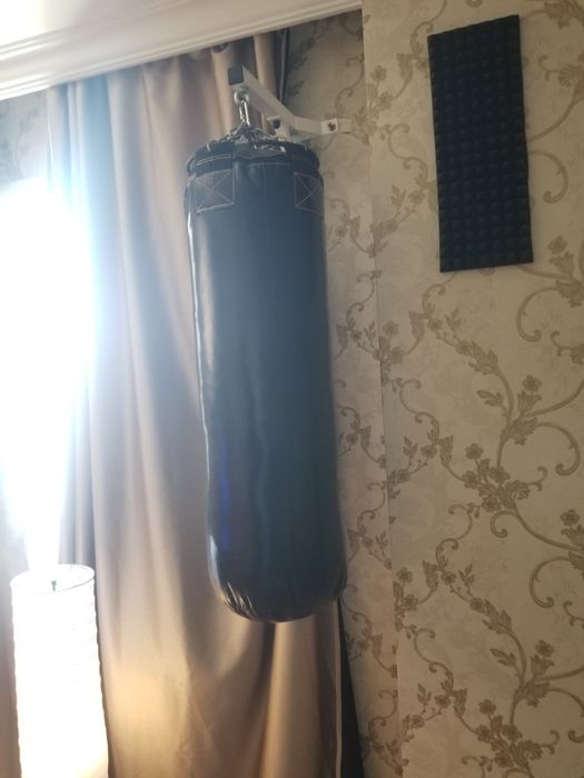 Боксерский мешок с кронштейном