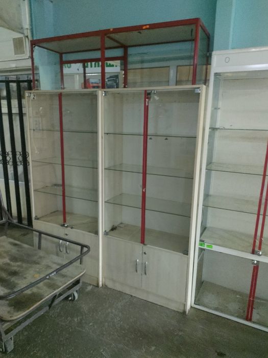 Продам стеклянные витрины