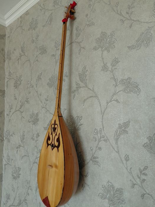 Домбыра из хорошего дерева