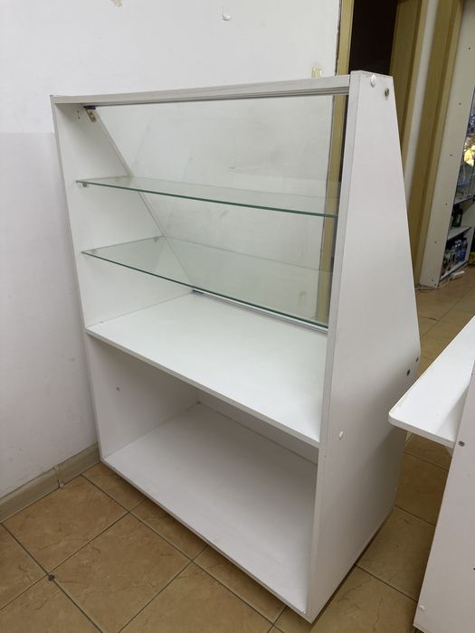 Продам витрину стекло/дерево