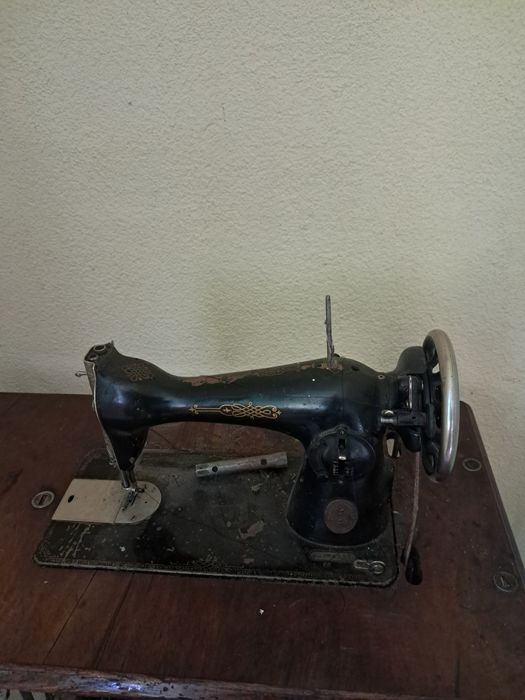 Vând mașină de cusut Singer