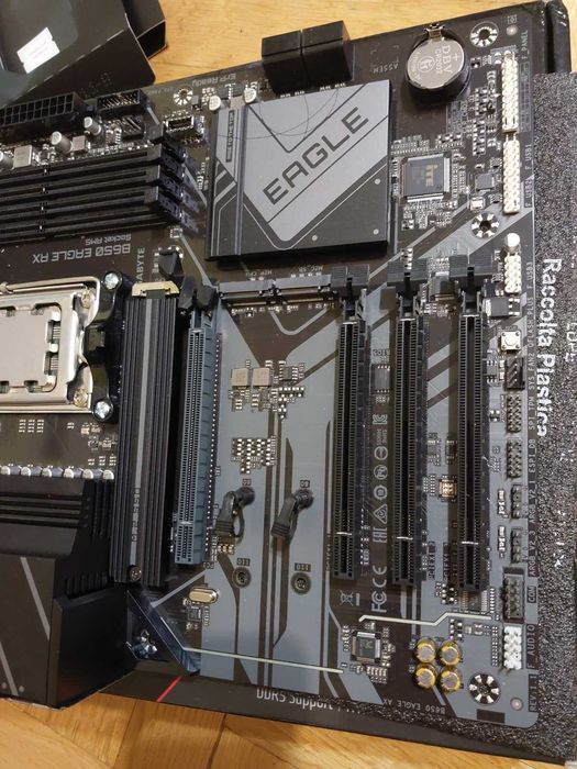 AMD Ryzen 5 7600X + Gigabyte B650 Eagle AX Wi-Fi