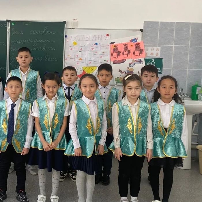 Продам Жилеты для класса