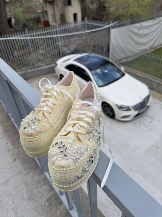 Дамски обувки с висока платформа