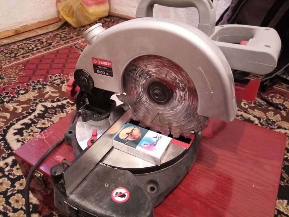 Торцовочная пила "ЗУБР"