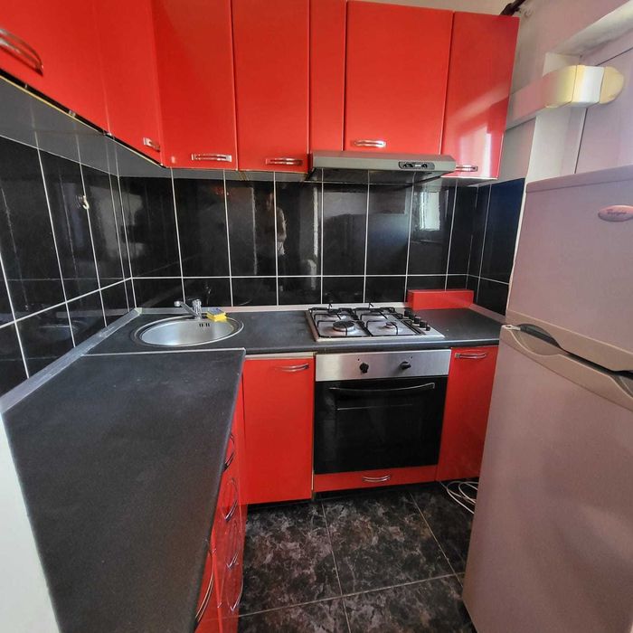 Proprietar inchiriez ap 1 camera  cu AC langa Universitatea V. Goldis