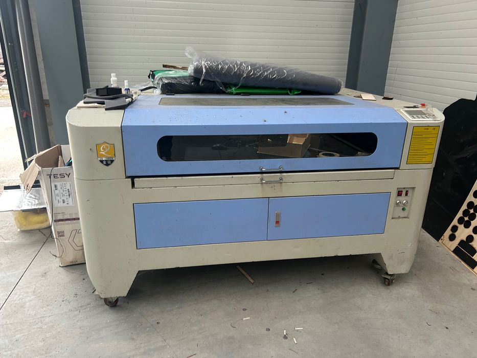 Лазер за гравиране и рязане