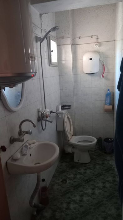 В Панагюрище,продавам първи етаж от къща с приземен 82кв.м