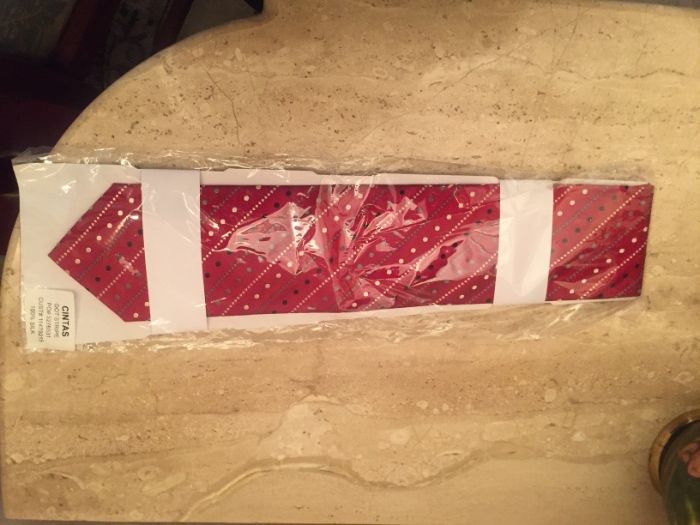 Продавам нова вратовръзка 100% коприна естествена