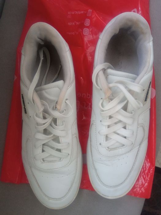 Продаются кроссовки новые