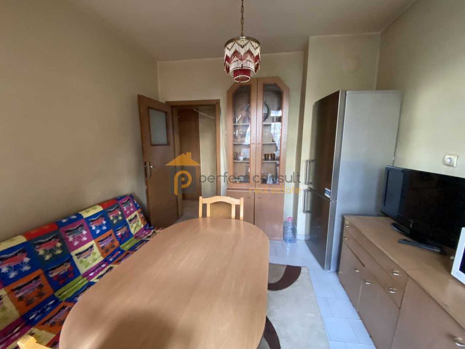 Продава се Тристаен апартамент в Пловдив, Кършияка - 92 кв.м за 2011 €/кв.м - Снимка #2