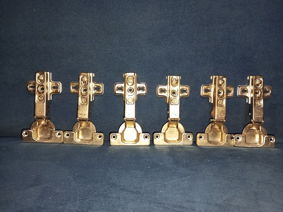 Мебельные петли для створок и дверцы.