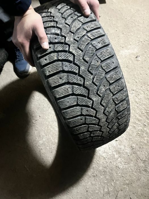 Продам бу Резину на R17