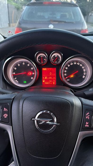 Vând opel astra j stare bună