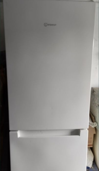 Холодильник Indesit