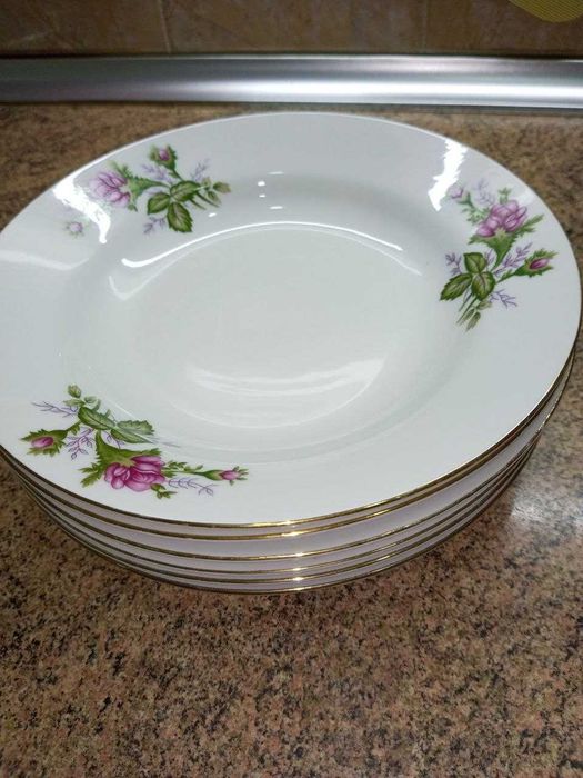 Столовая посуда (тарелки)