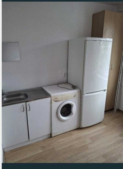 Ofer garsonieră spre închiriere