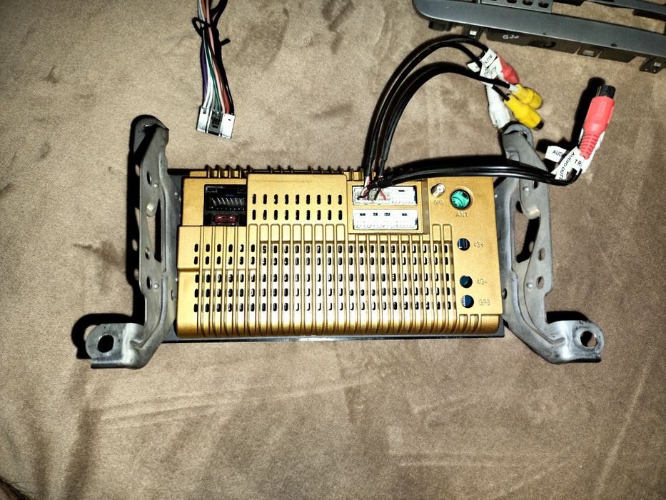 Продам магнитолу. Рамка на альфарда