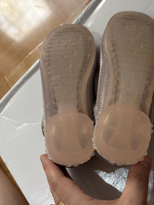 Продам детские туфли