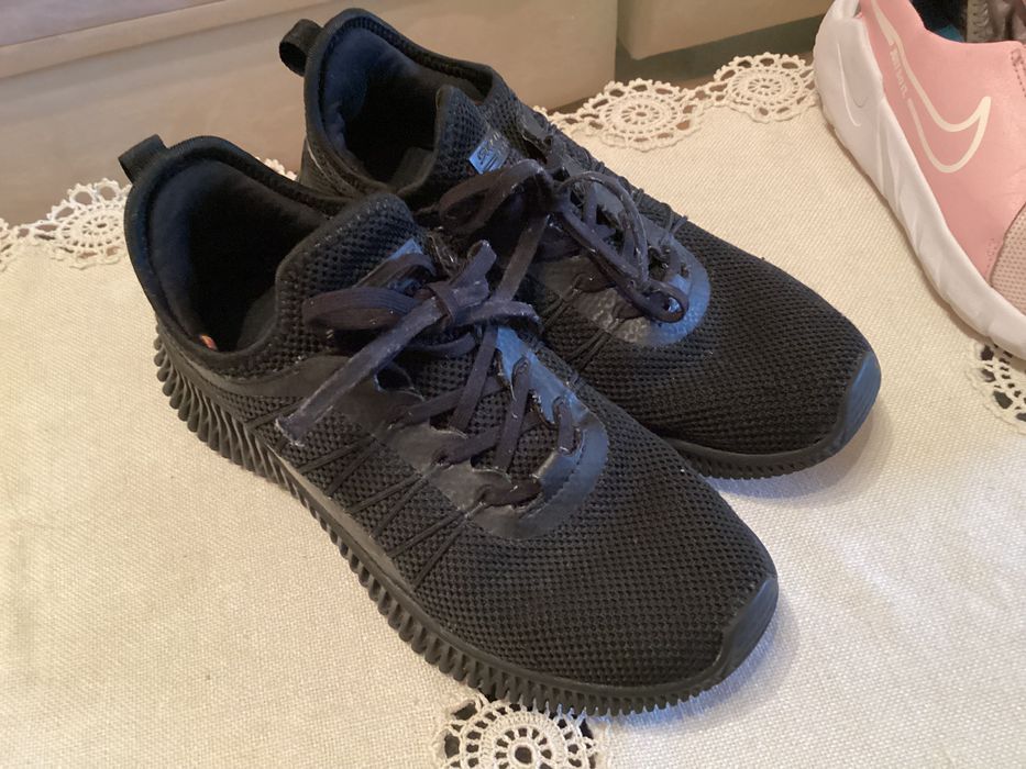 Nike №36 и Skechers №36