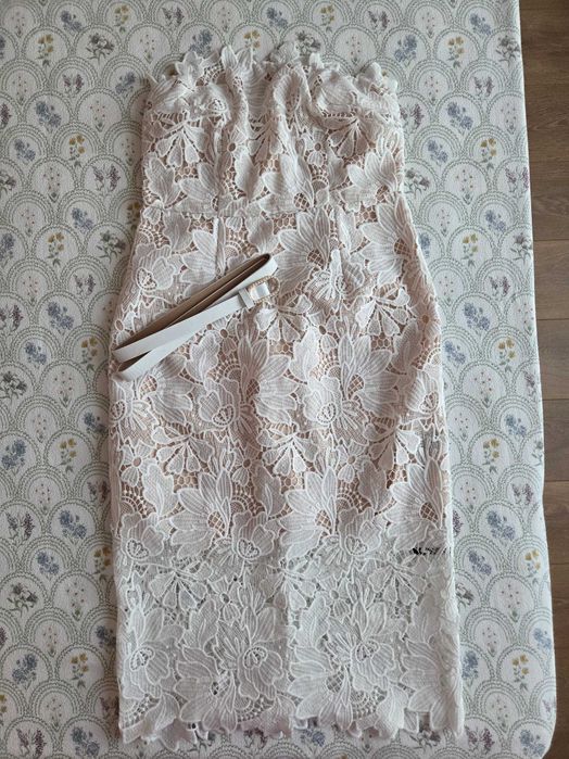 Бяла дантелена рокля М размер