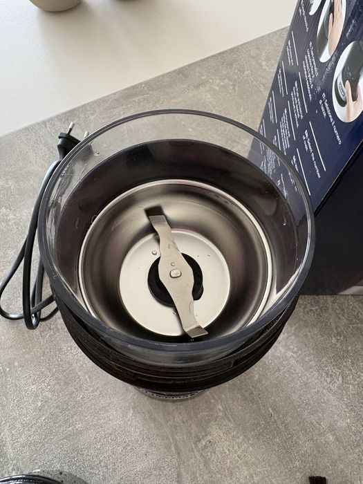 Кафемелачка на Delonghi