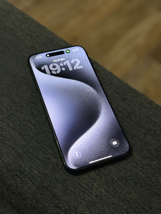 Продам айфон 15 про макс 256 ГБ( с документами)